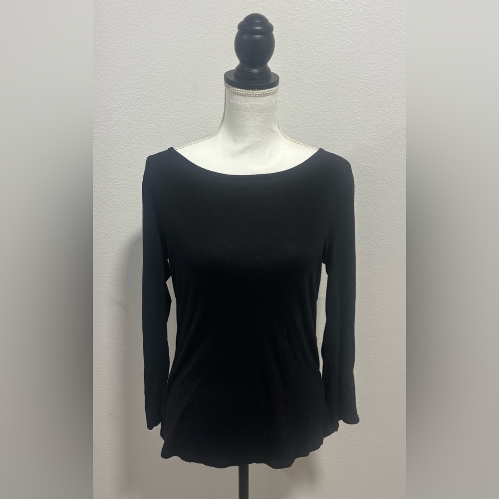 Cable & Gauge Classic Black Blouse w/ Pearl detail and sleeve slits size Large